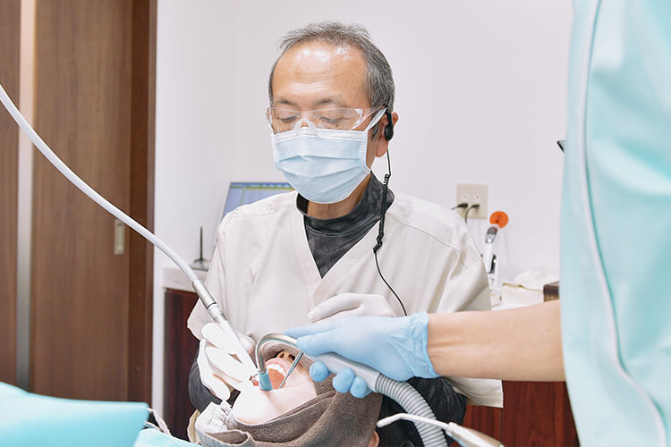 むし歯の治療や歯周病の治療、またその予防など一般的な保険診療